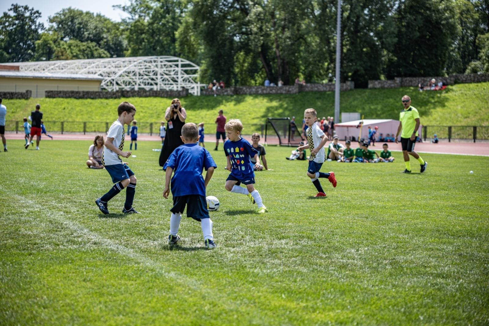 Zdjęcie w galerii na portalu naszraciborz.pl: Piłkarska reprezentacja Zugló w Raciborzu wiadomości z regionu