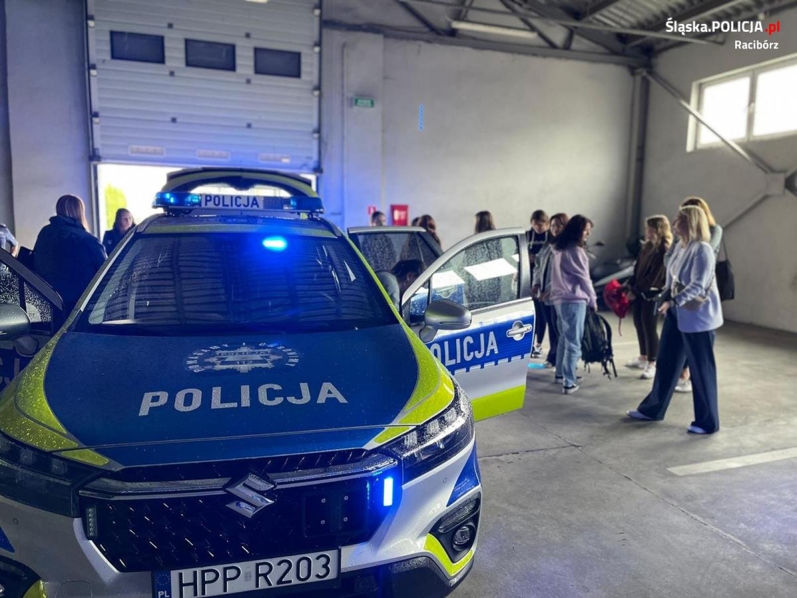 Zdjęcie w galerii na portalu naszraciborz.pl: Absolwenci odwiedzili Komendę Powiatową Policji w Raciborzu  wiadomości z regionu