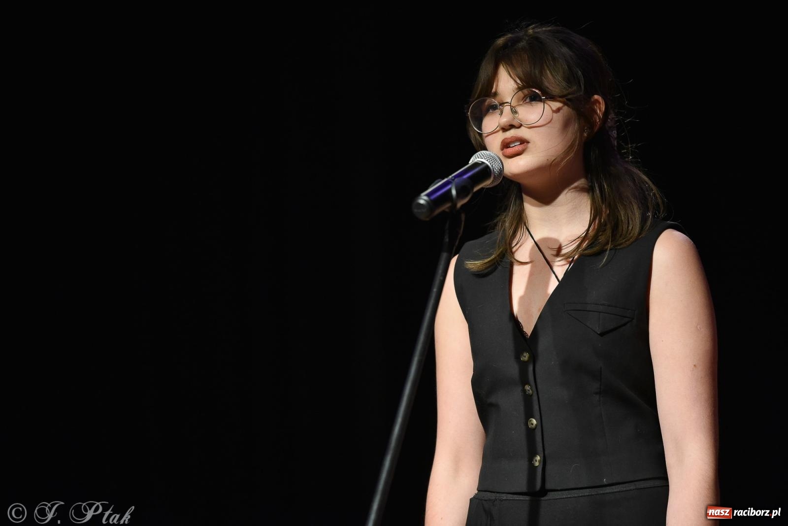 Zdjęcie w galerii na portalu naszraciborz.pl: Wieczorek muzyczno-poetycki w raciborskim MDK [FOTO i WIDEO] wiadomości z regionu