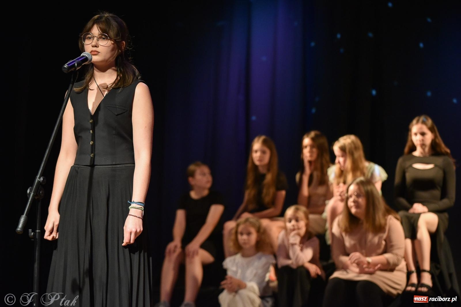 Zdjęcie w galerii na portalu naszraciborz.pl: Wieczorek muzyczno-poetycki w raciborskim MDK [FOTO i WIDEO] wiadomości z regionu