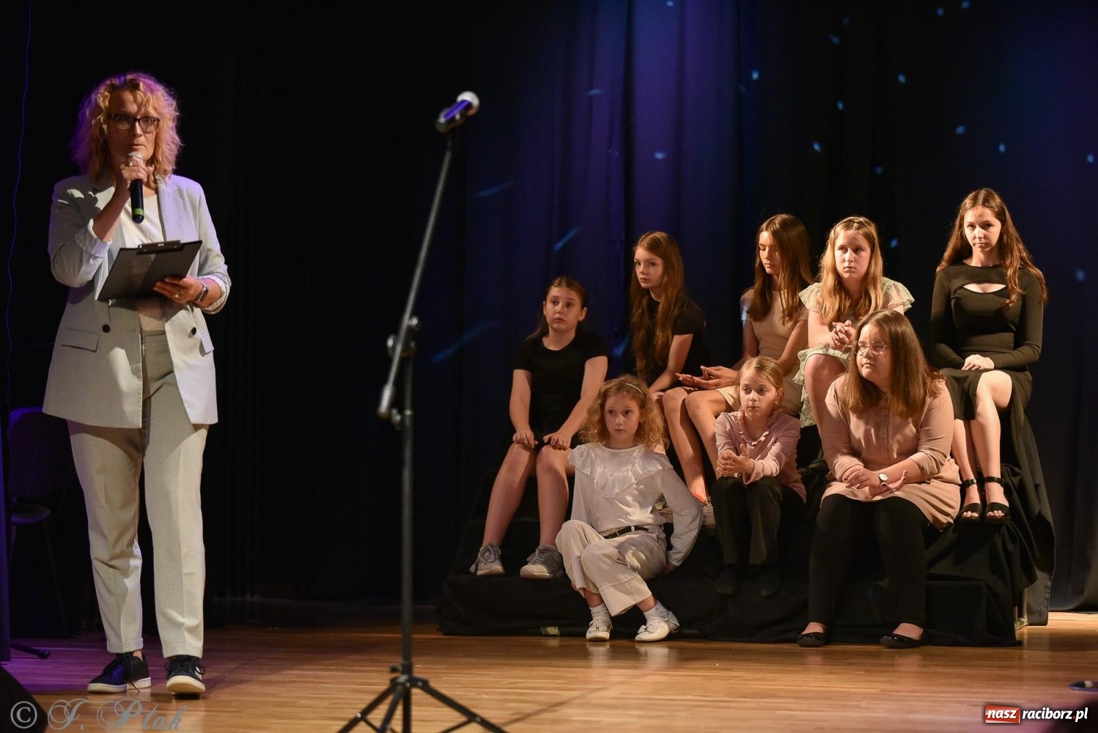 Zdjęcie w galerii na portalu naszraciborz.pl: Wieczorek muzyczno-poetycki w raciborskim MDK [FOTO i WIDEO] wiadomości z regionu