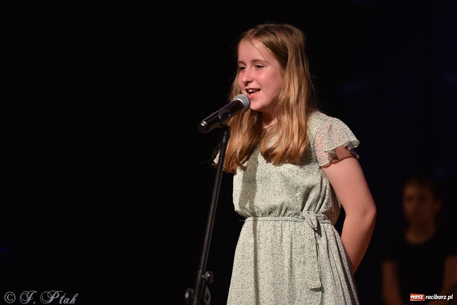 Zdjęcie w galerii na portalu naszraciborz.pl: Wieczorek muzyczno-poetycki w raciborskim MDK [FOTO i WIDEO] wiadomości z regionu