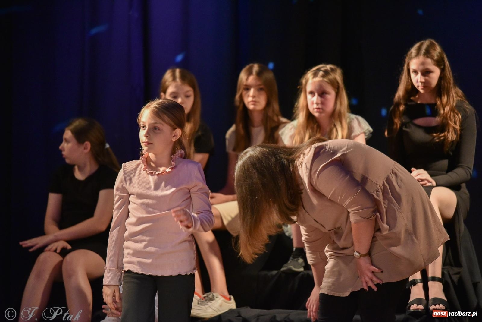 Zdjęcie w galerii na portalu naszraciborz.pl: Wieczorek muzyczno-poetycki w raciborskim MDK [FOTO i WIDEO] wiadomości z regionu