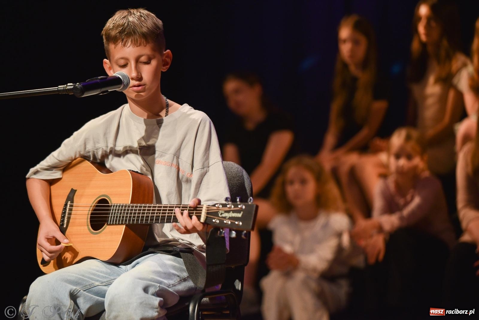 Zdjęcie w galerii na portalu naszraciborz.pl: Wieczorek muzyczno-poetycki w raciborskim MDK [FOTO i WIDEO] wiadomości z regionu