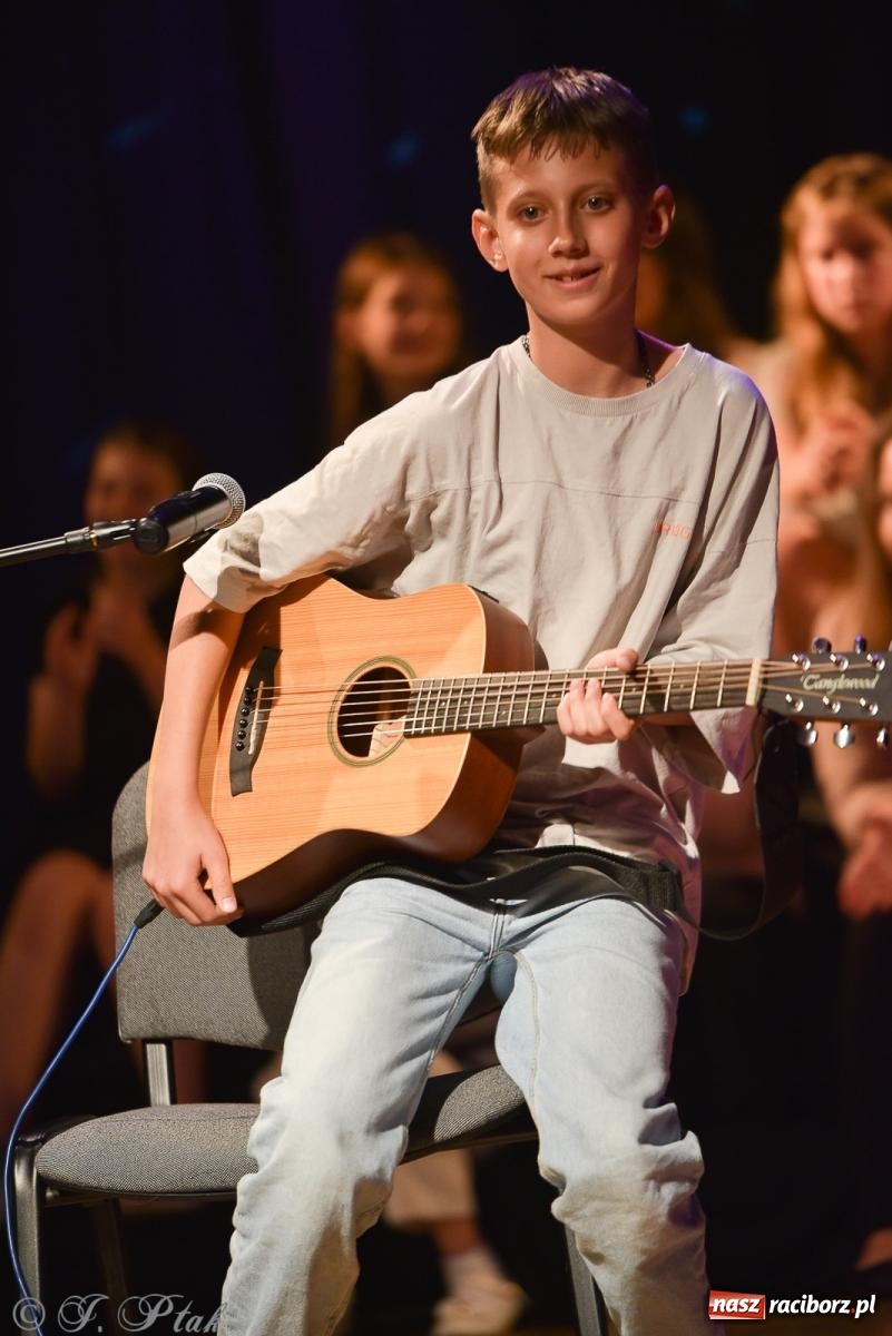 Zdjęcie w galerii na portalu naszraciborz.pl: Wieczorek muzyczno-poetycki w raciborskim MDK [FOTO i WIDEO] wiadomości z regionu