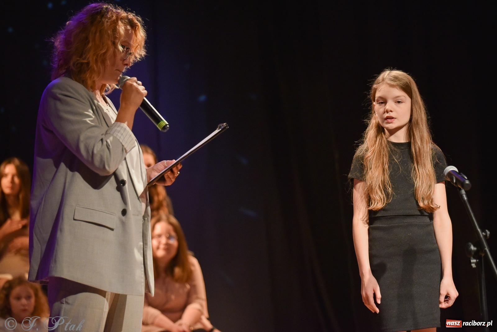 Zdjęcie w galerii na portalu naszraciborz.pl: Wieczorek muzyczno-poetycki w raciborskim MDK [FOTO i WIDEO] wiadomości z regionu