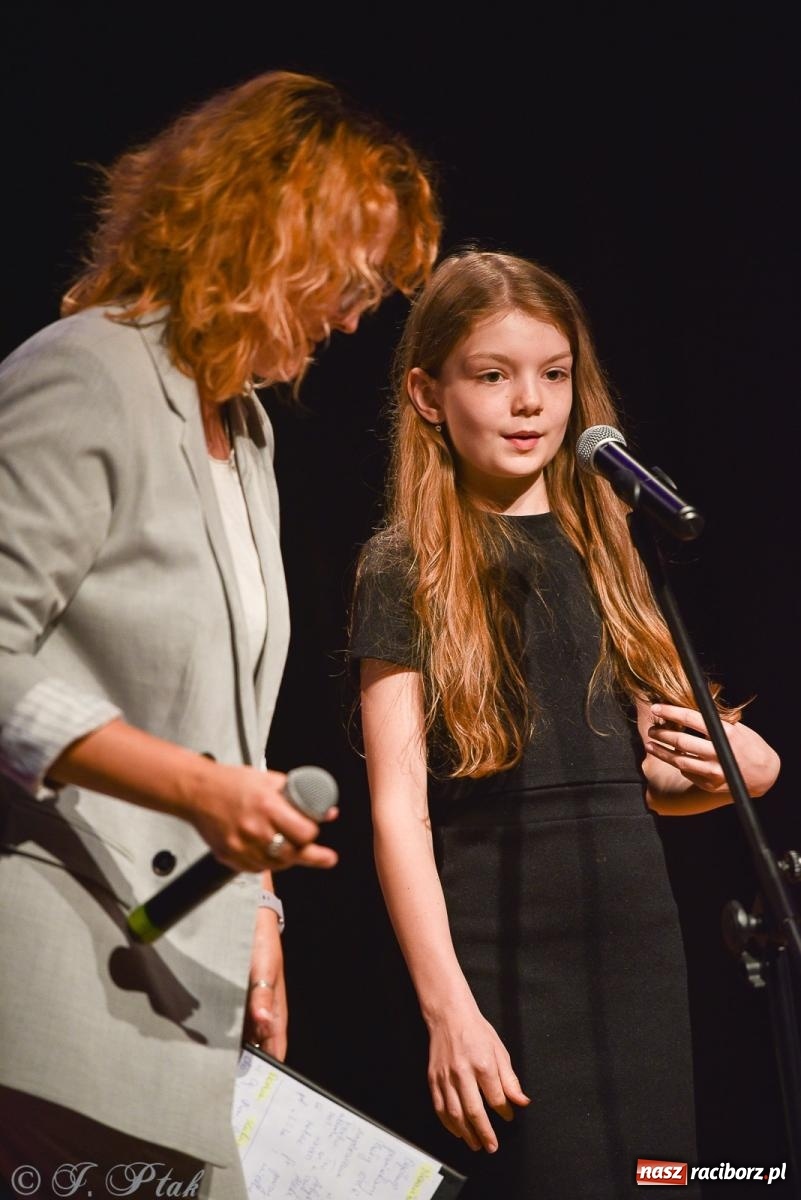 Zdjęcie w galerii na portalu naszraciborz.pl: Wieczorek muzyczno-poetycki w raciborskim MDK [FOTO i WIDEO] wiadomości z regionu