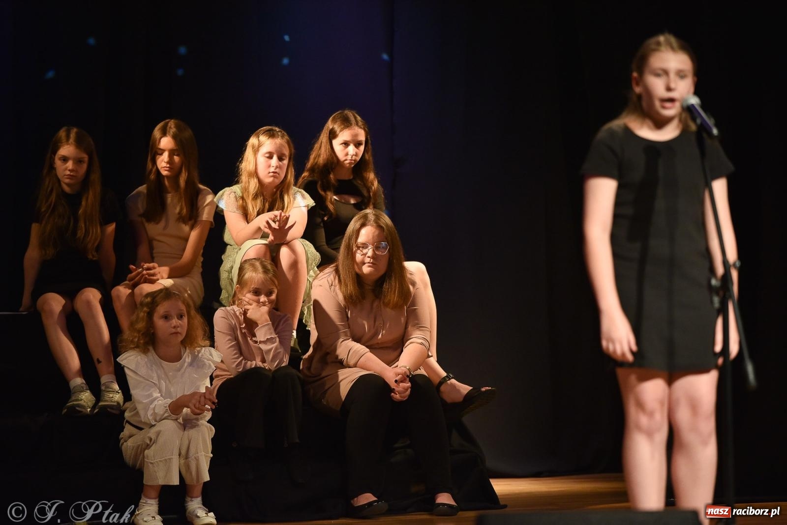 Zdjęcie w galerii na portalu naszraciborz.pl: Wieczorek muzyczno-poetycki w raciborskim MDK [FOTO i WIDEO] wiadomości z regionu