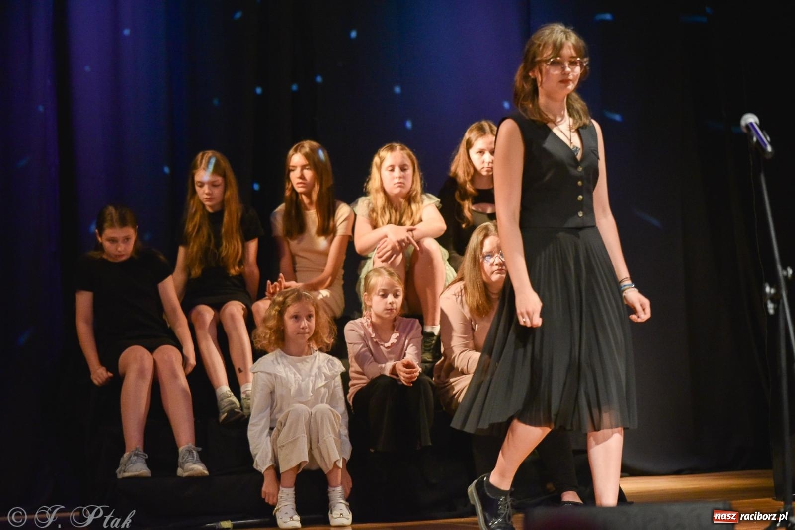 Zdjęcie w galerii na portalu naszraciborz.pl: Wieczorek muzyczno-poetycki w raciborskim MDK [FOTO i WIDEO] wiadomości z regionu