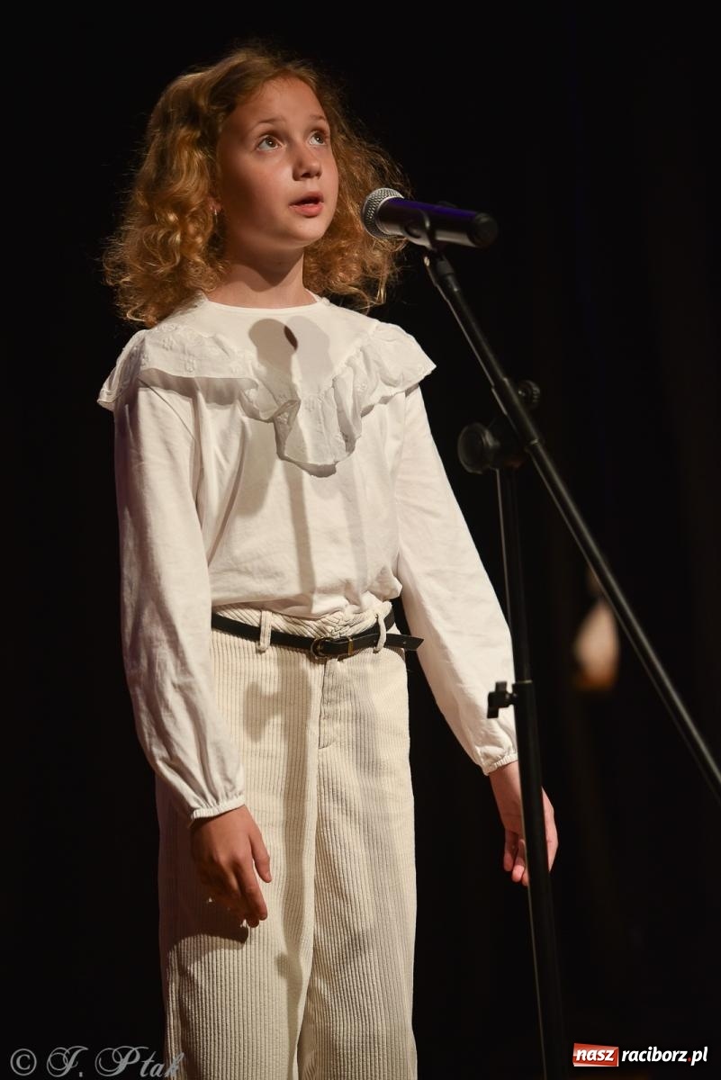Zdjęcie w galerii na portalu naszraciborz.pl: Wieczorek muzyczno-poetycki w raciborskim MDK [FOTO i WIDEO] wiadomości z regionu