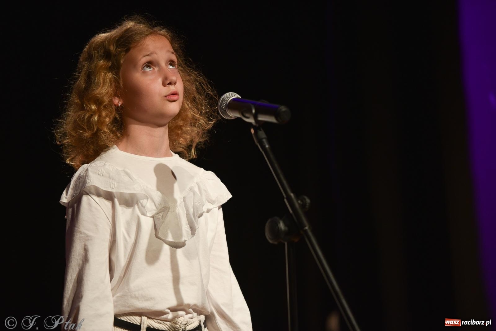 Zdjęcie w galerii na portalu naszraciborz.pl: Wieczorek muzyczno-poetycki w raciborskim MDK [FOTO i WIDEO] wiadomości z regionu