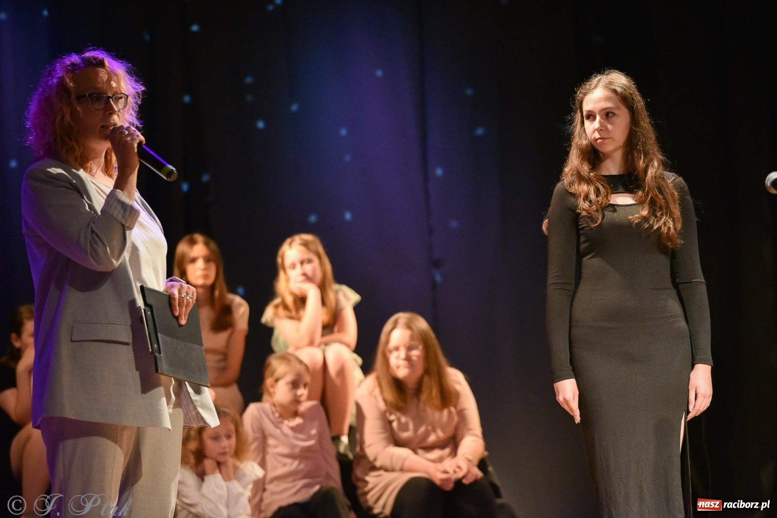 Zdjęcie w galerii na portalu naszraciborz.pl: Wieczorek muzyczno-poetycki w raciborskim MDK [FOTO i WIDEO] wiadomości z regionu