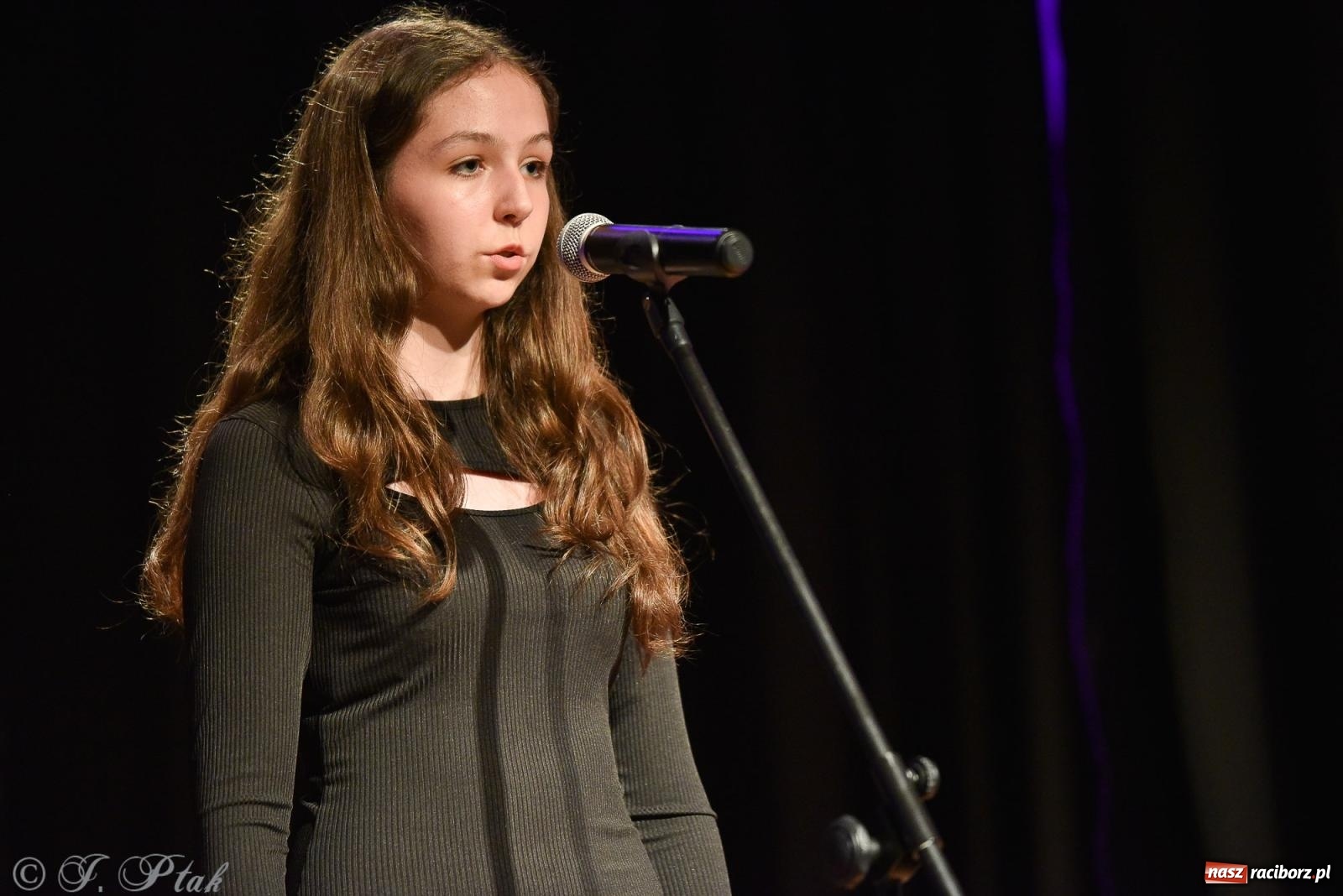 Zdjęcie w galerii na portalu naszraciborz.pl: Wieczorek muzyczno-poetycki w raciborskim MDK [FOTO i WIDEO] wiadomości z regionu