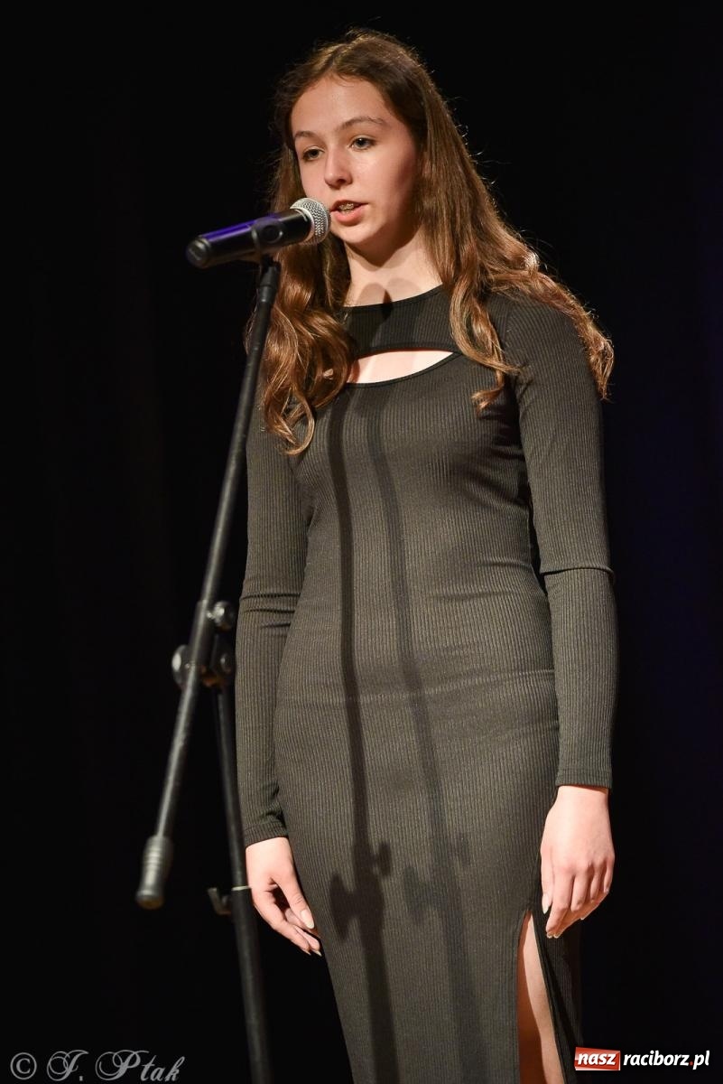 Zdjęcie w galerii na portalu naszraciborz.pl: Wieczorek muzyczno-poetycki w raciborskim MDK [FOTO i WIDEO] wiadomości z regionu
