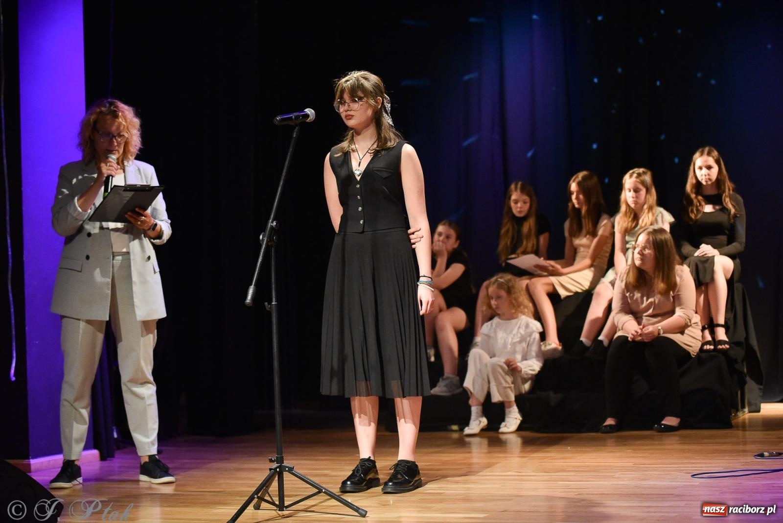 Zdjęcie w galerii na portalu naszraciborz.pl: Wieczorek muzyczno-poetycki w raciborskim MDK [FOTO i WIDEO] wiadomości z regionu