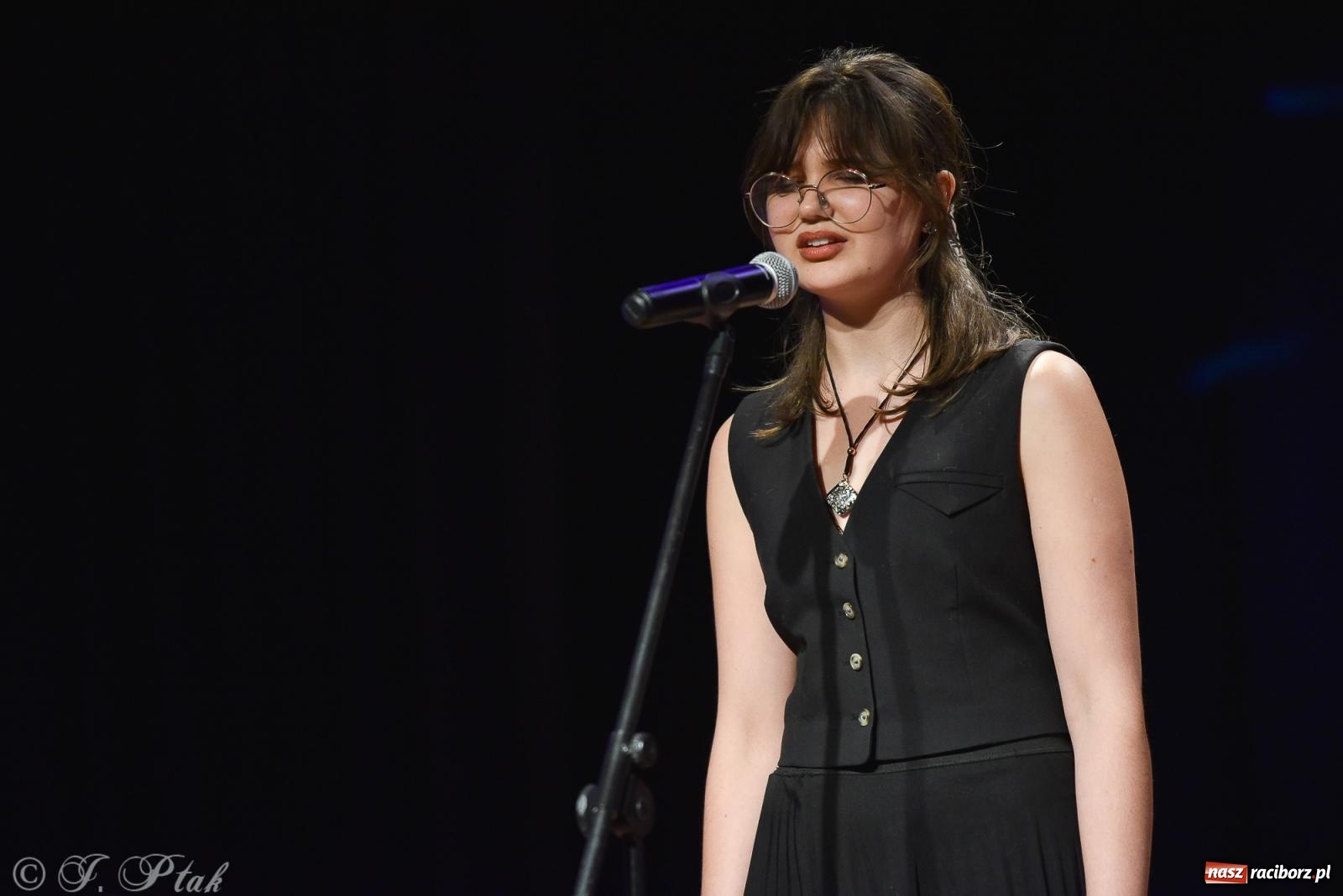 Zdjęcie w galerii na portalu naszraciborz.pl: Wieczorek muzyczno-poetycki w raciborskim MDK [FOTO i WIDEO] wiadomości z regionu