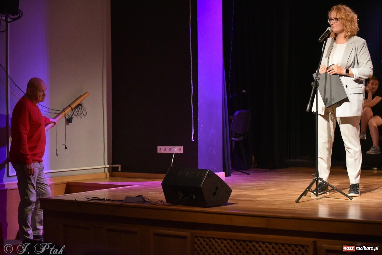 Zdjęcie w galerii na portalu naszraciborz.pl: Wieczorek muzyczno-poetycki w raciborskim MDK [FOTO i WIDEO] wiadomości z regionu