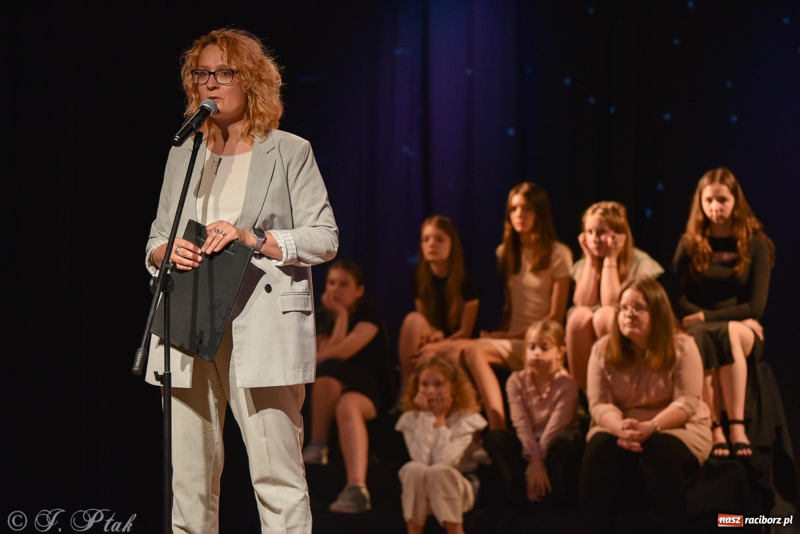 Zdjęcie w galerii na portalu naszraciborz.pl: Wieczorek muzyczno-poetycki w raciborskim MDK [FOTO i WIDEO] wiadomości z regionu