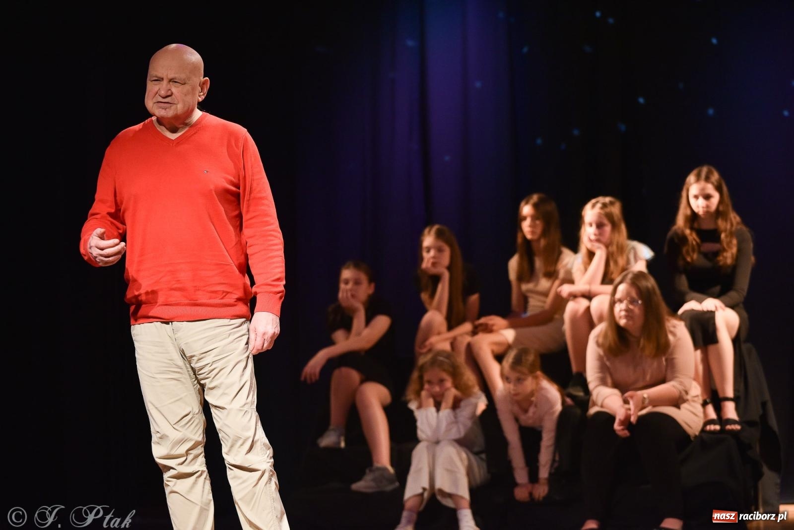 Zdjęcie w galerii na portalu naszraciborz.pl: Wieczorek muzyczno-poetycki w raciborskim MDK [FOTO i WIDEO] wiadomości z regionu