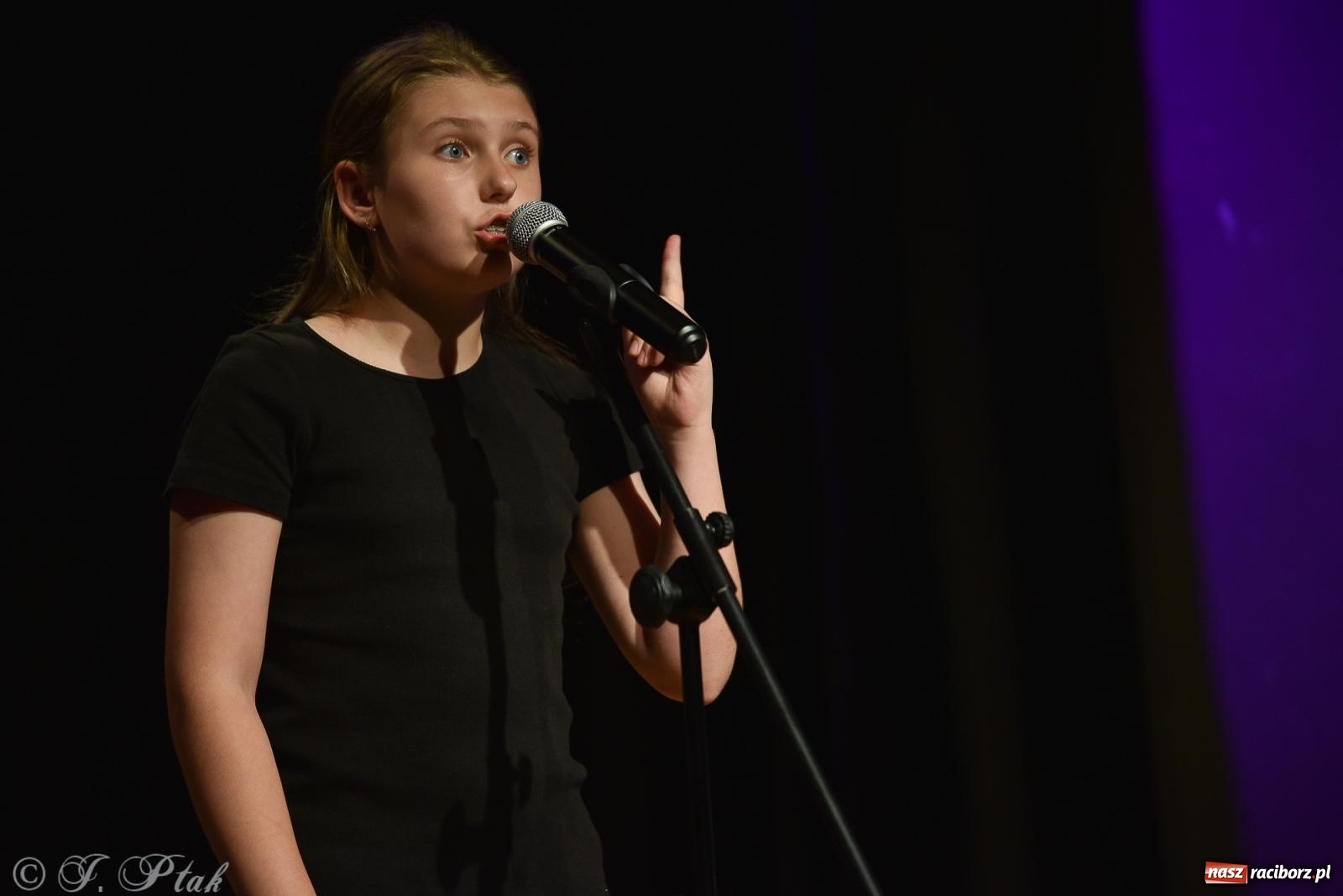 Zdjęcie w galerii na portalu naszraciborz.pl: Wieczorek muzyczno-poetycki w raciborskim MDK [FOTO i WIDEO] wiadomości z regionu