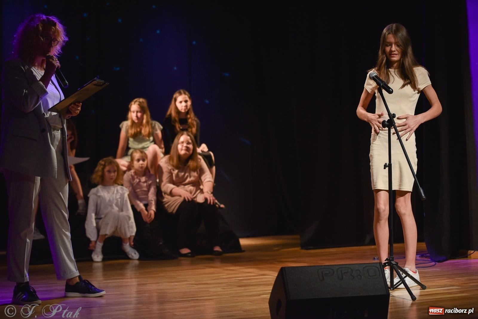 Zdjęcie w galerii na portalu naszraciborz.pl: Wieczorek muzyczno-poetycki w raciborskim MDK [FOTO i WIDEO] wiadomości z regionu