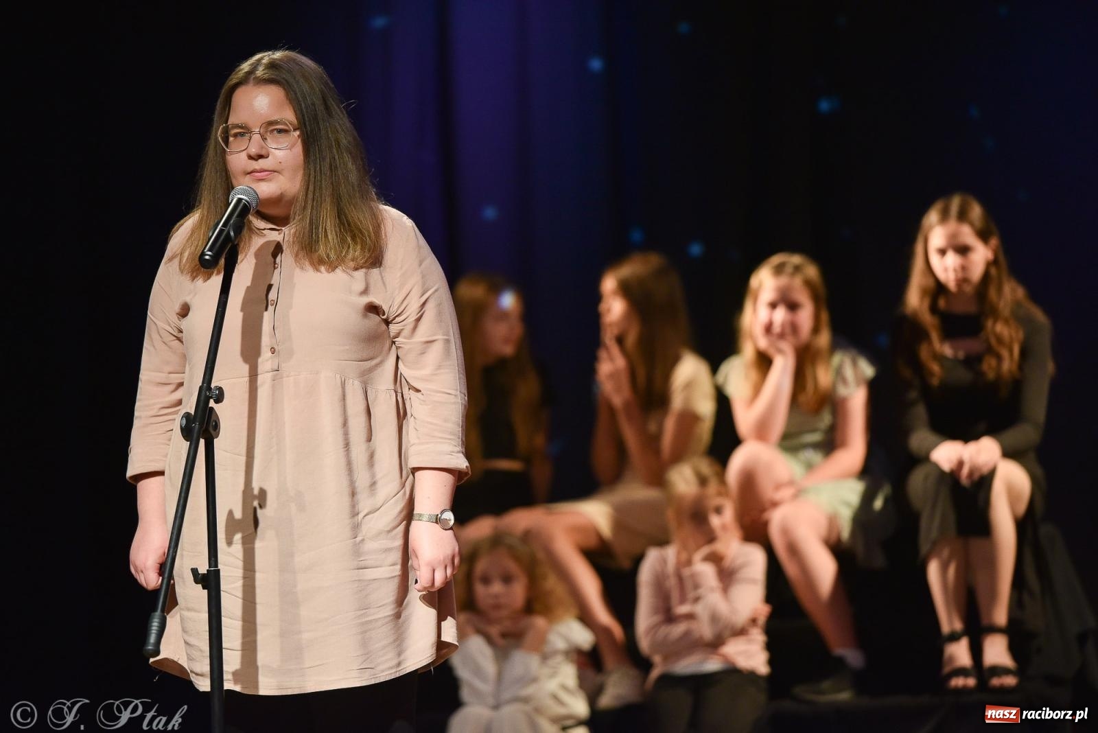 Zdjęcie w galerii na portalu naszraciborz.pl: Wieczorek muzyczno-poetycki w raciborskim MDK [FOTO i WIDEO] wiadomości z regionu