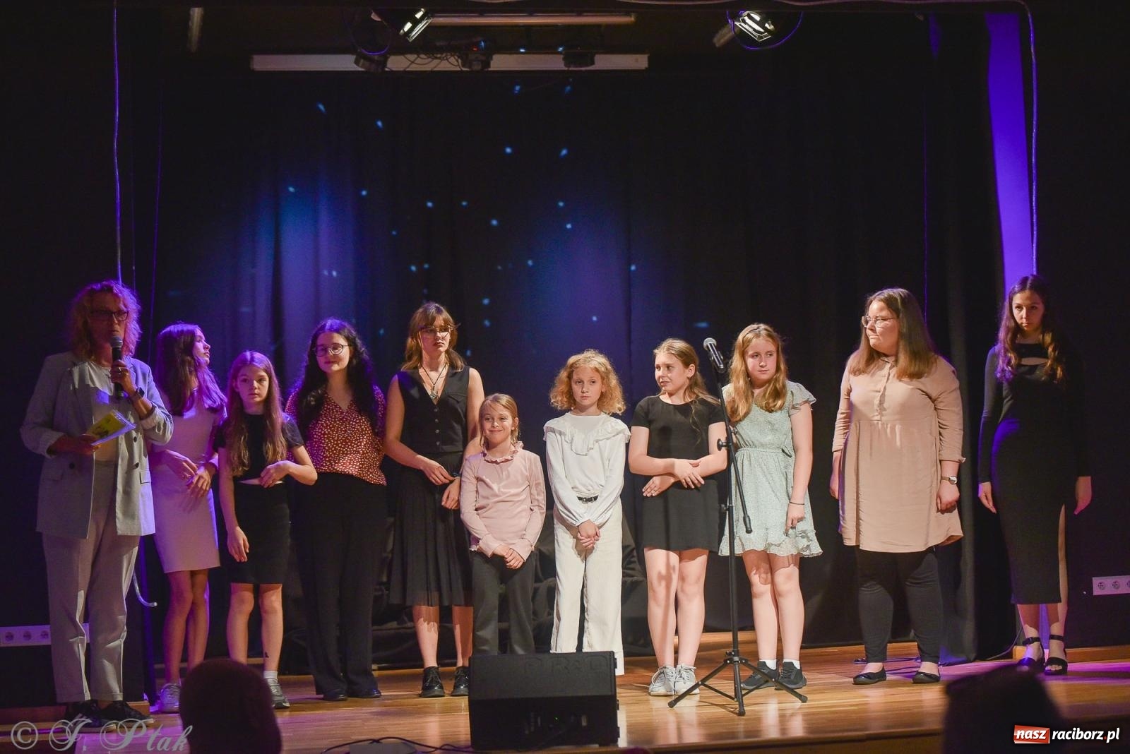 Zdjęcie w galerii na portalu naszraciborz.pl: Wieczorek muzyczno-poetycki w raciborskim MDK [FOTO i WIDEO] wiadomości z regionu