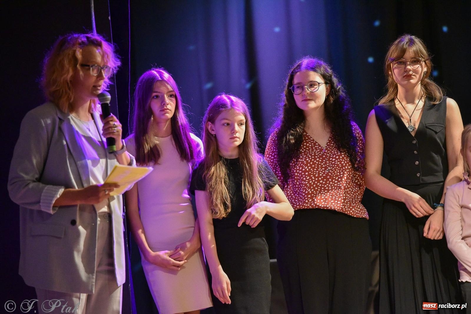 Zdjęcie w galerii na portalu naszraciborz.pl: Wieczorek muzyczno-poetycki w raciborskim MDK [FOTO i WIDEO] wiadomości z regionu