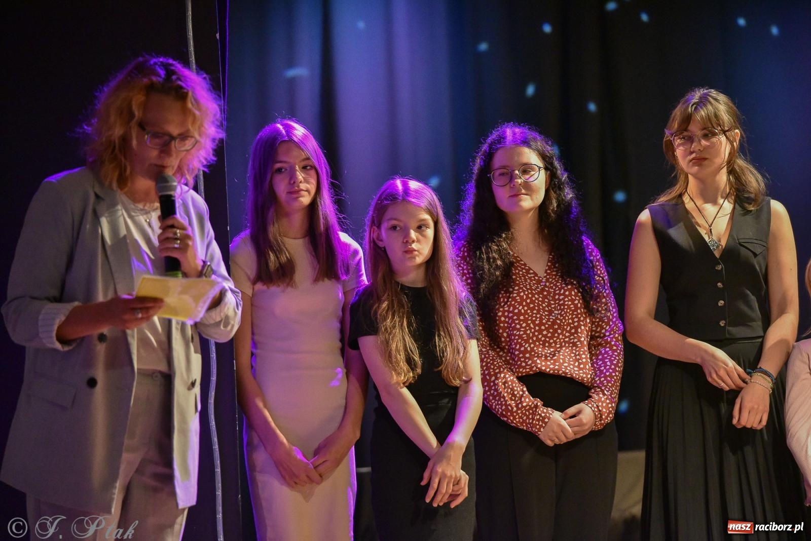 Zdjęcie w galerii na portalu naszraciborz.pl: Wieczorek muzyczno-poetycki w raciborskim MDK [FOTO i WIDEO] wiadomości z regionu