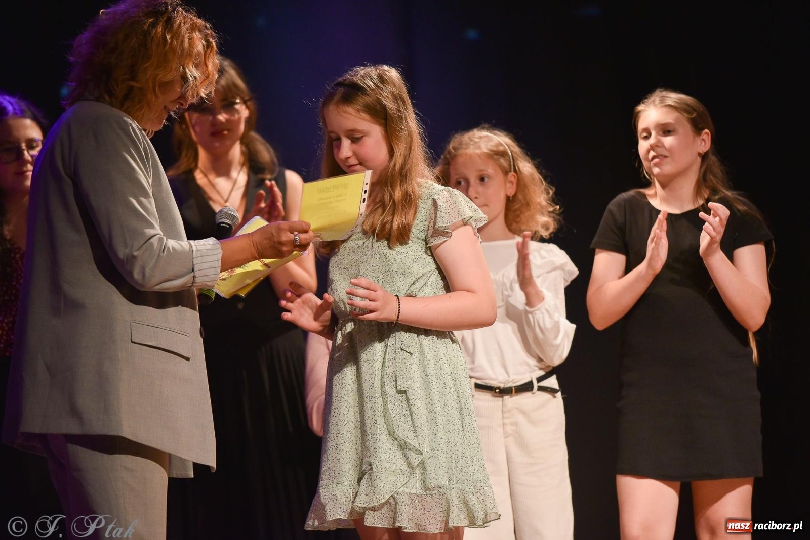 Zdjęcie w galerii na portalu naszraciborz.pl: Wieczorek muzyczno-poetycki w raciborskim MDK [FOTO i WIDEO] wiadomości z regionu