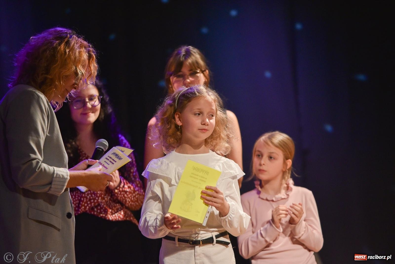 Zdjęcie w galerii na portalu naszraciborz.pl: Wieczorek muzyczno-poetycki w raciborskim MDK [FOTO i WIDEO] wiadomości z regionu