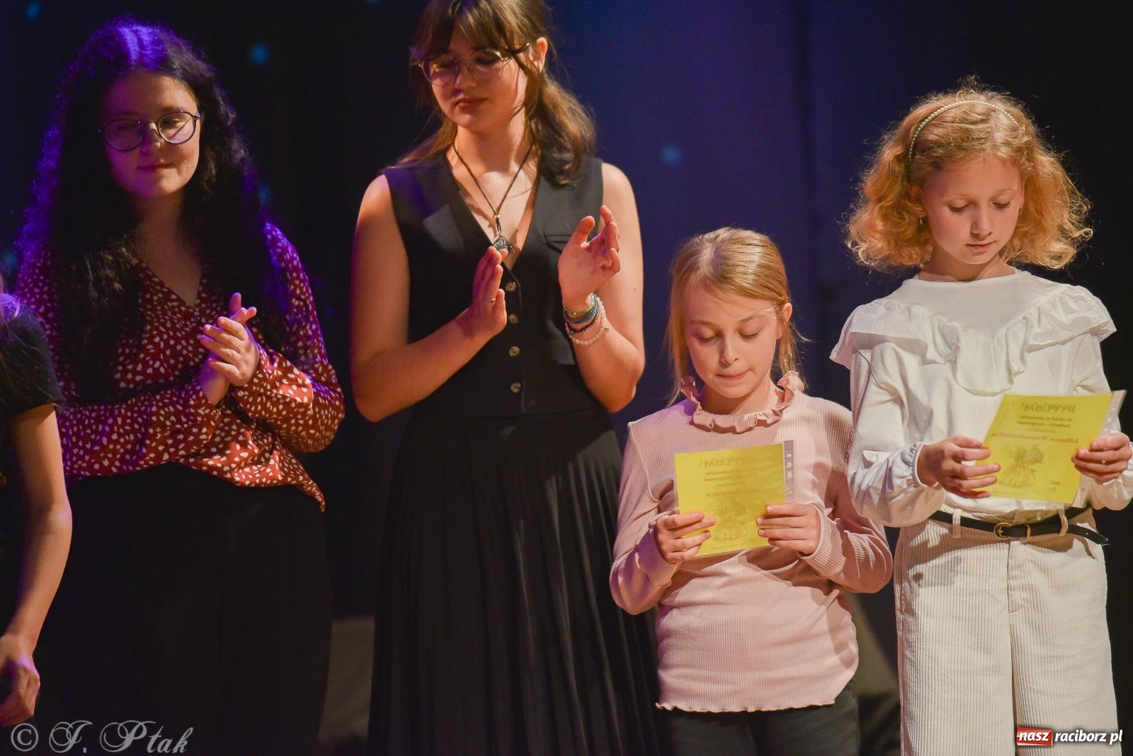 Zdjęcie w galerii na portalu naszraciborz.pl: Wieczorek muzyczno-poetycki w raciborskim MDK [FOTO i WIDEO] wiadomości z regionu