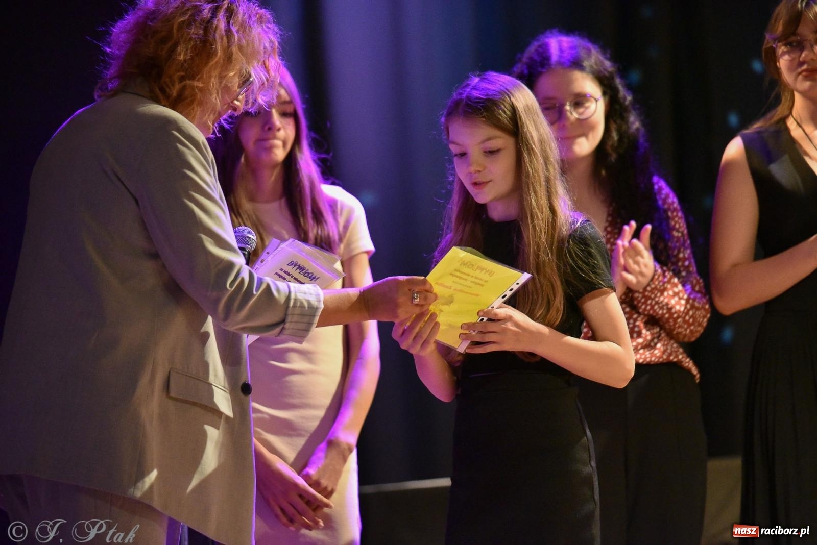 Zdjęcie w galerii na portalu naszraciborz.pl: Wieczorek muzyczno-poetycki w raciborskim MDK [FOTO i WIDEO] wiadomości z regionu