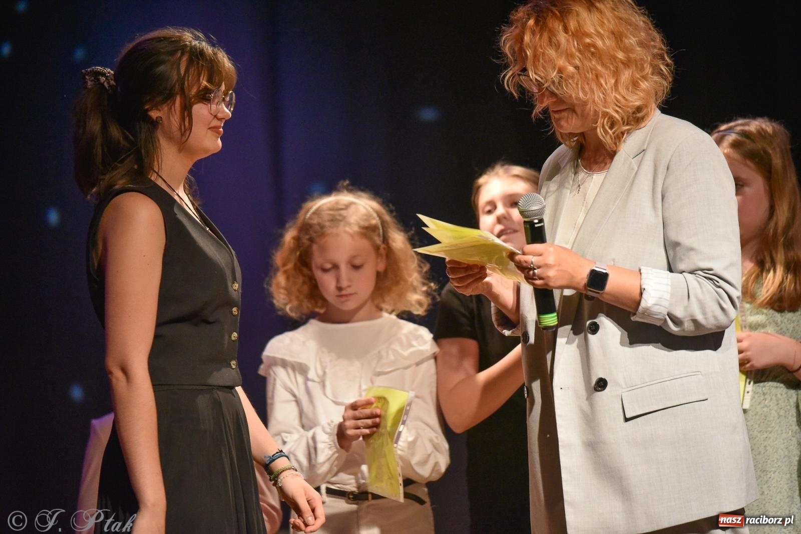 Zdjęcie w galerii na portalu naszraciborz.pl: Wieczorek muzyczno-poetycki w raciborskim MDK [FOTO i WIDEO] wiadomości z regionu