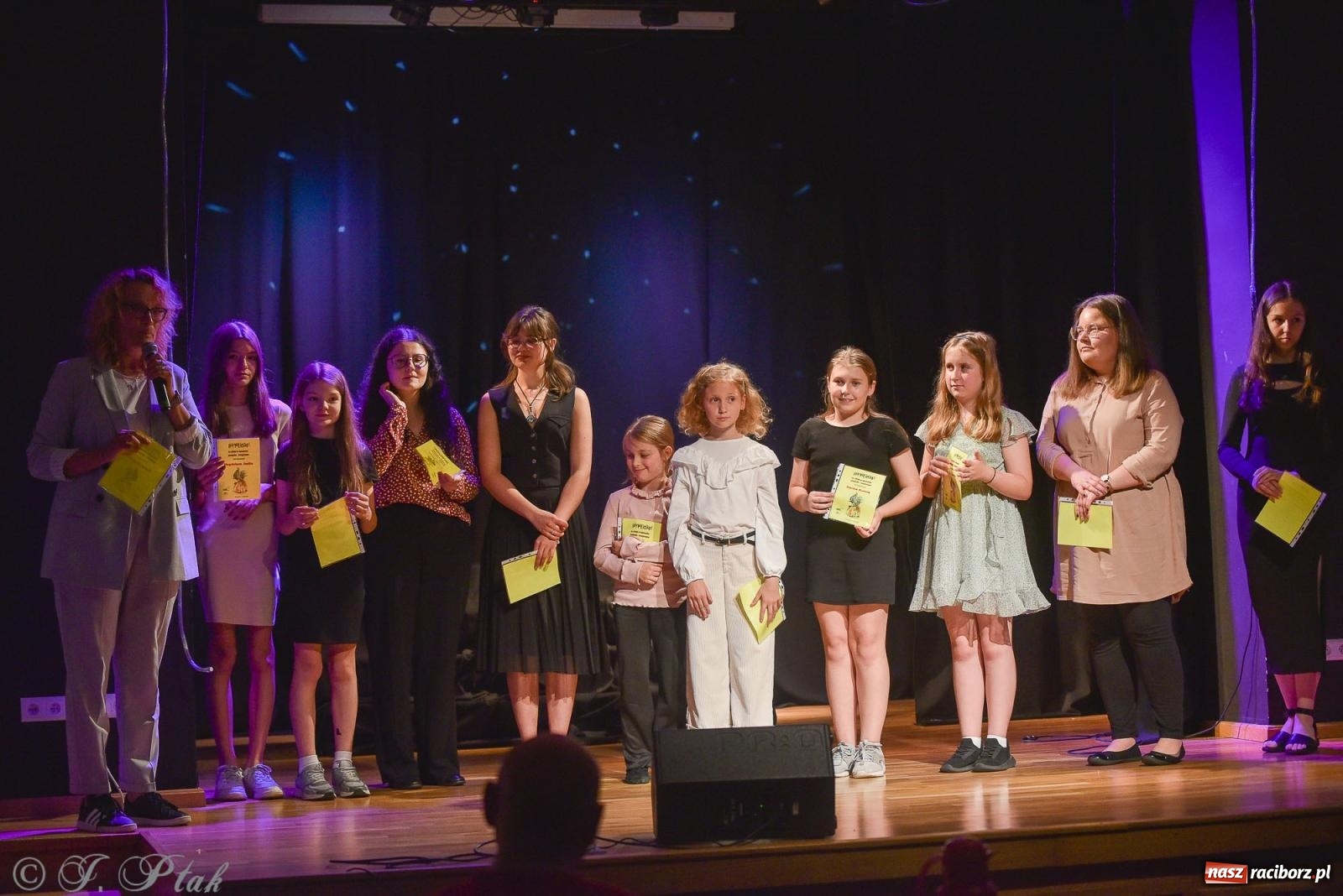 Zdjęcie w galerii na portalu naszraciborz.pl: Wieczorek muzyczno-poetycki w raciborskim MDK [FOTO i WIDEO] wiadomości z regionu