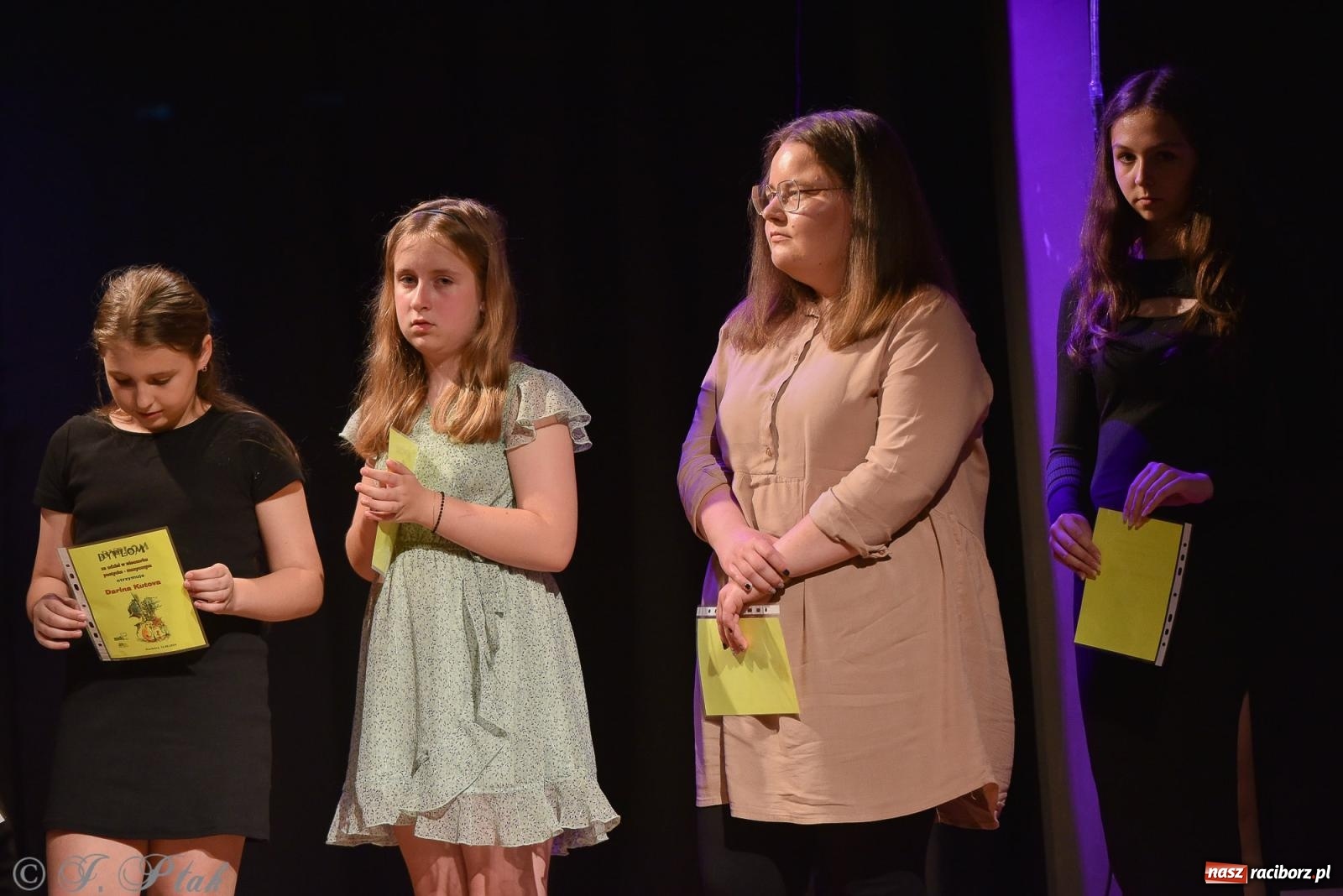 Zdjęcie w galerii na portalu naszraciborz.pl: Wieczorek muzyczno-poetycki w raciborskim MDK [FOTO i WIDEO] wiadomości z regionu