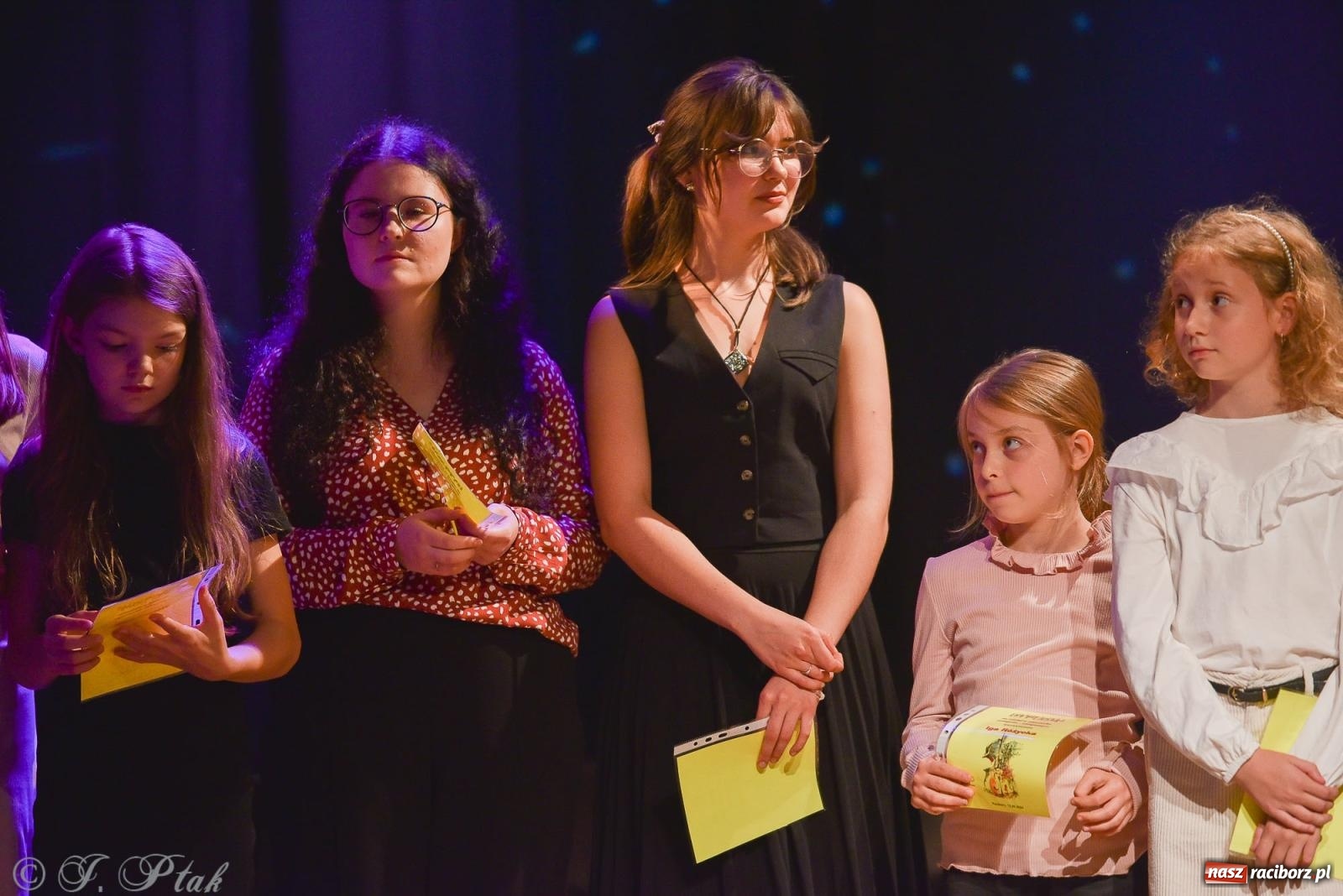 Zdjęcie w galerii na portalu naszraciborz.pl: Wieczorek muzyczno-poetycki w raciborskim MDK [FOTO i WIDEO] wiadomości z regionu