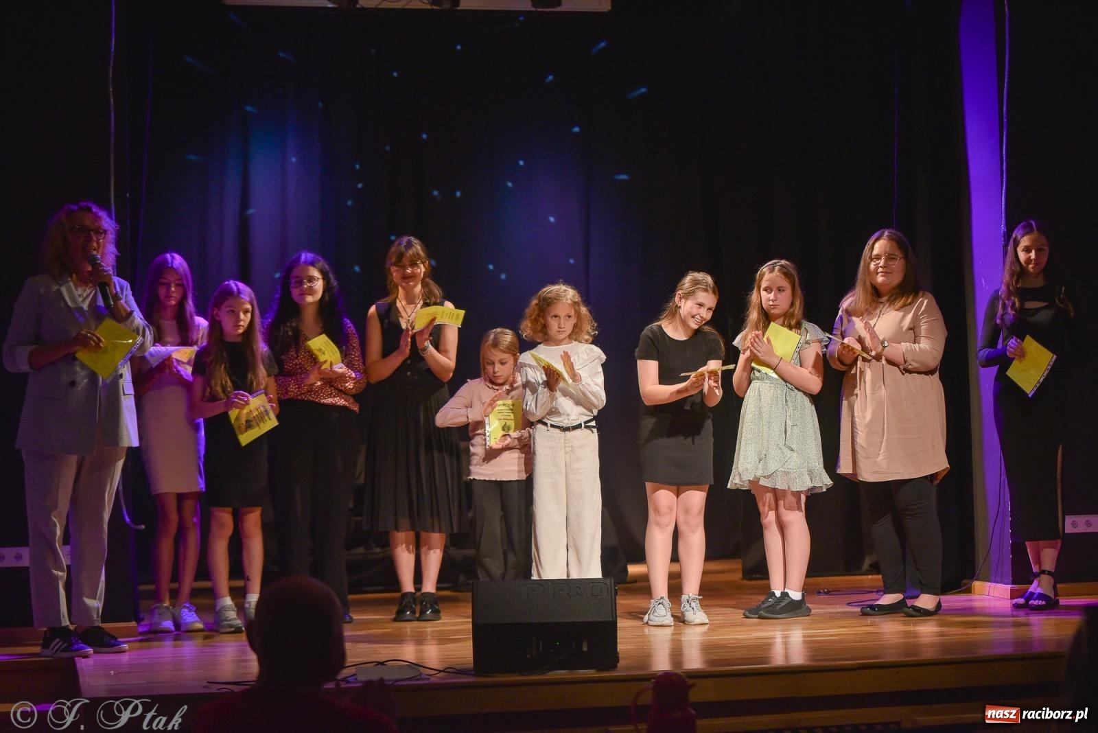 Zdjęcie w galerii na portalu naszraciborz.pl: Wieczorek muzyczno-poetycki w raciborskim MDK [FOTO i WIDEO] wiadomości z regionu