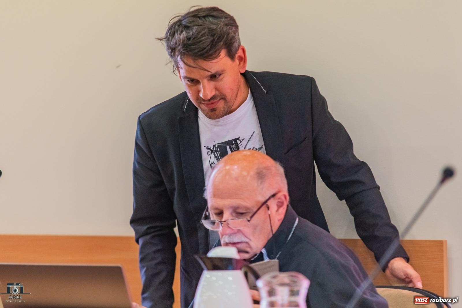 Zdjęcie w galerii na portalu naszraciborz.pl: Zamiast na oświetlenie kościoła, na podwyżki dla nauczycieli wiadomości z regionu