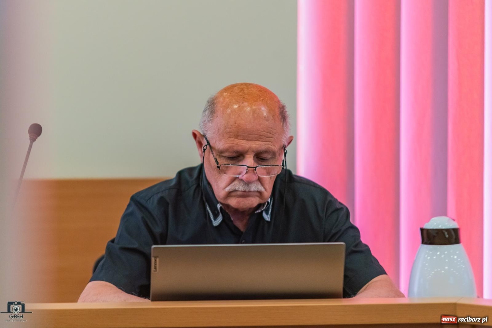 Zdjęcie w galerii na portalu naszraciborz.pl: Zamiast na oświetlenie kościoła, na podwyżki dla nauczycieli wiadomości z regionu