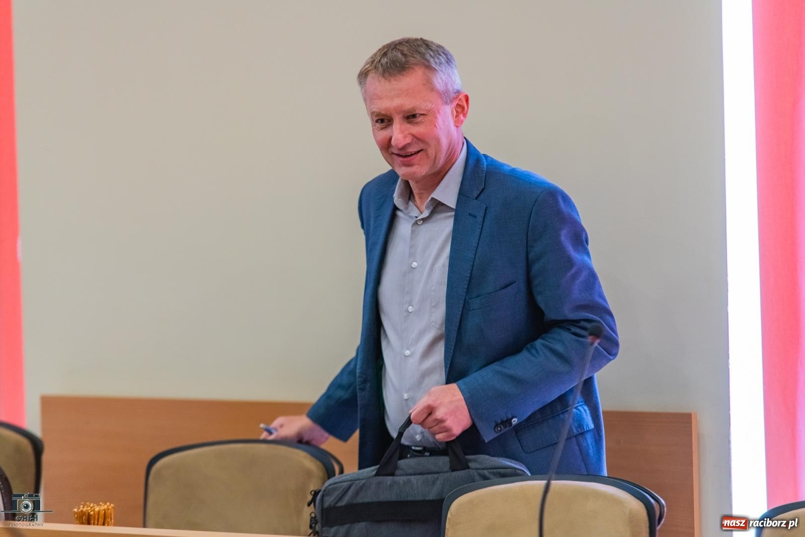 Zdjęcie w galerii na portalu naszraciborz.pl: Zamiast na oświetlenie kościoła, na podwyżki dla nauczycieli wiadomości z regionu