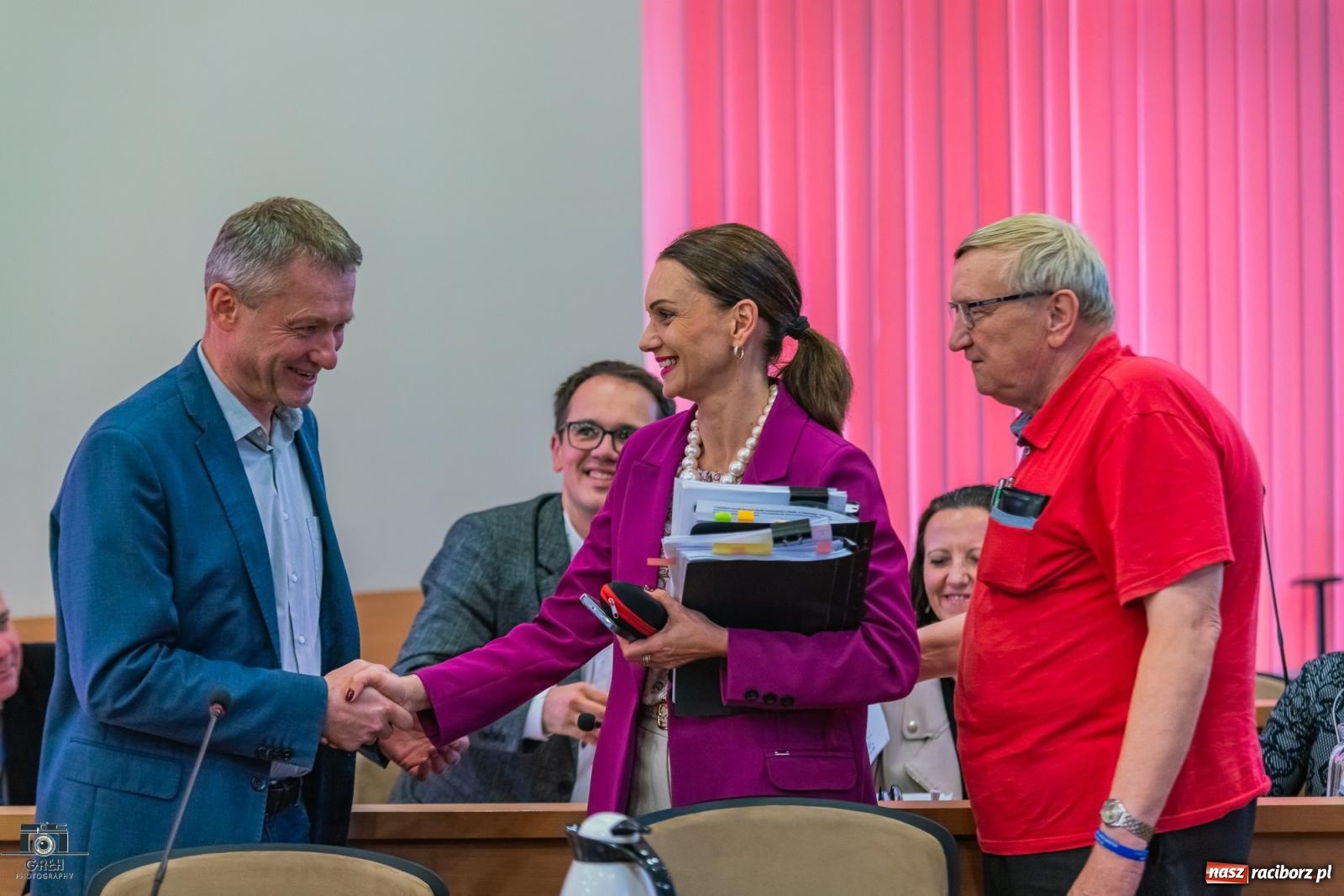 Zdjęcie w galerii na portalu naszraciborz.pl: Zamiast na oświetlenie kościoła, na podwyżki dla nauczycieli wiadomości z regionu