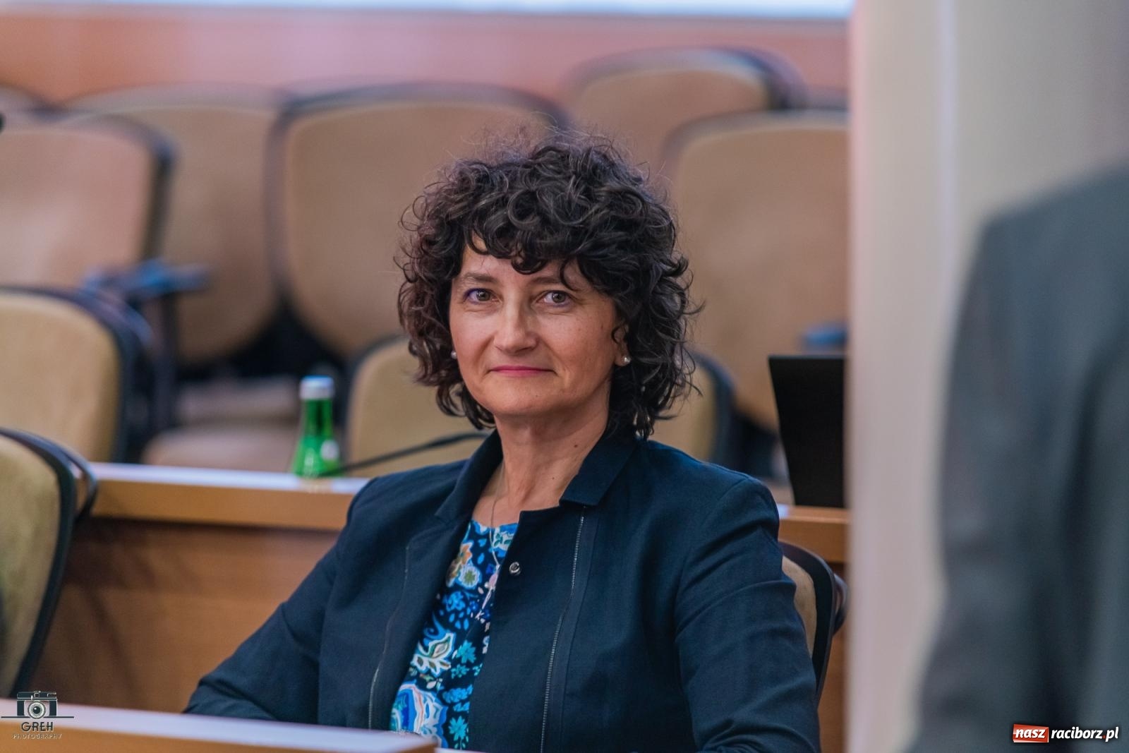 Zdjęcie w galerii na portalu naszraciborz.pl: Zamiast na oświetlenie kościoła, na podwyżki dla nauczycieli wiadomości z regionu