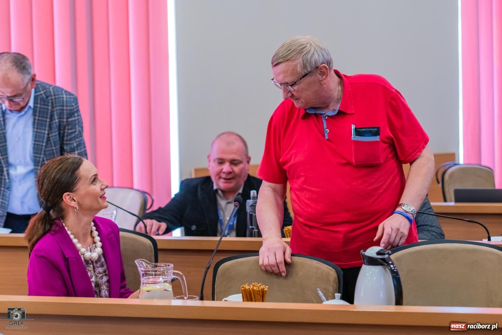 Zdjęcie w galerii na portalu naszraciborz.pl: Zamiast na oświetlenie kościoła, na podwyżki dla nauczycieli wiadomości z regionu