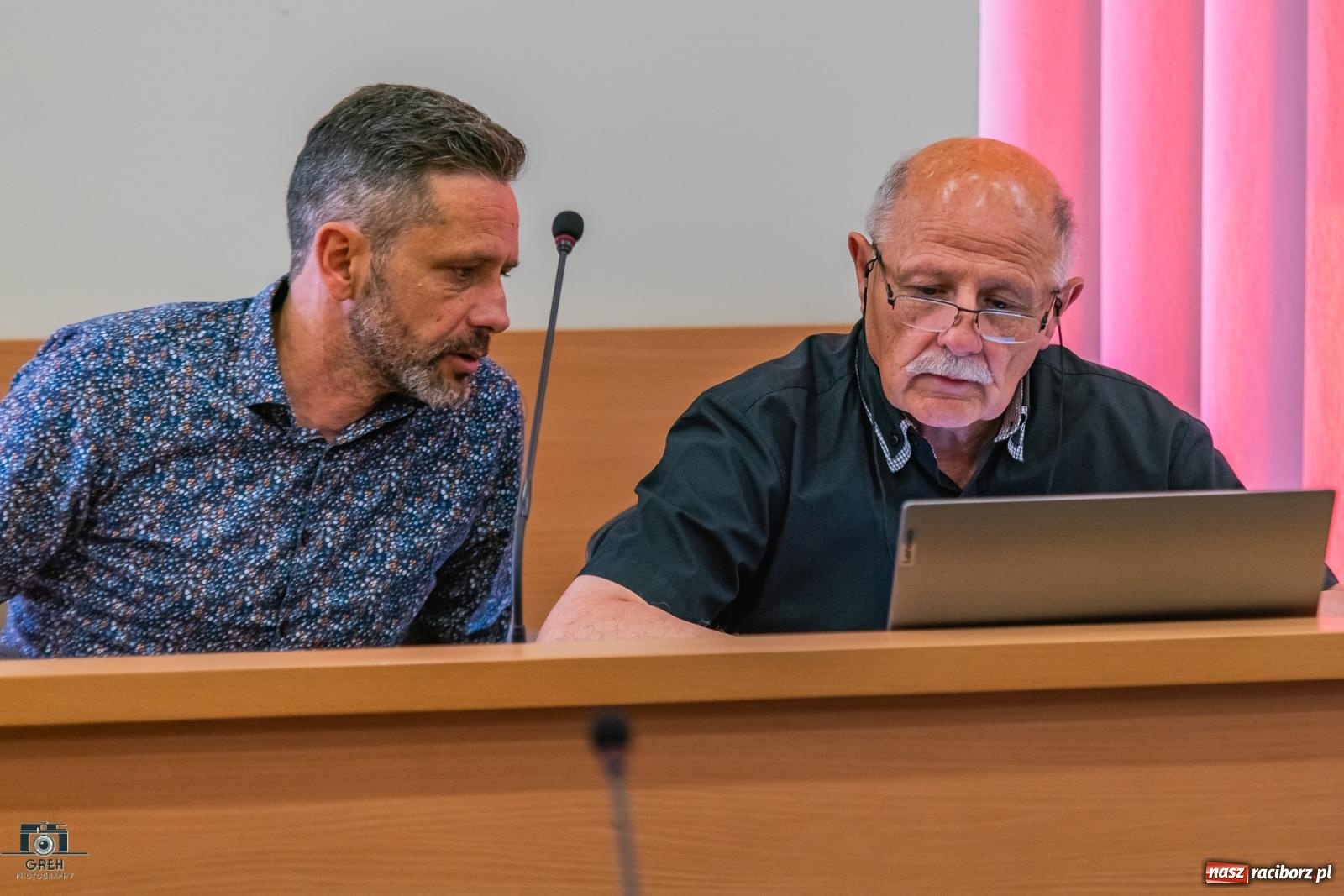 Zdjęcie w galerii na portalu naszraciborz.pl: Zamiast na oświetlenie kościoła, na podwyżki dla nauczycieli wiadomości z regionu