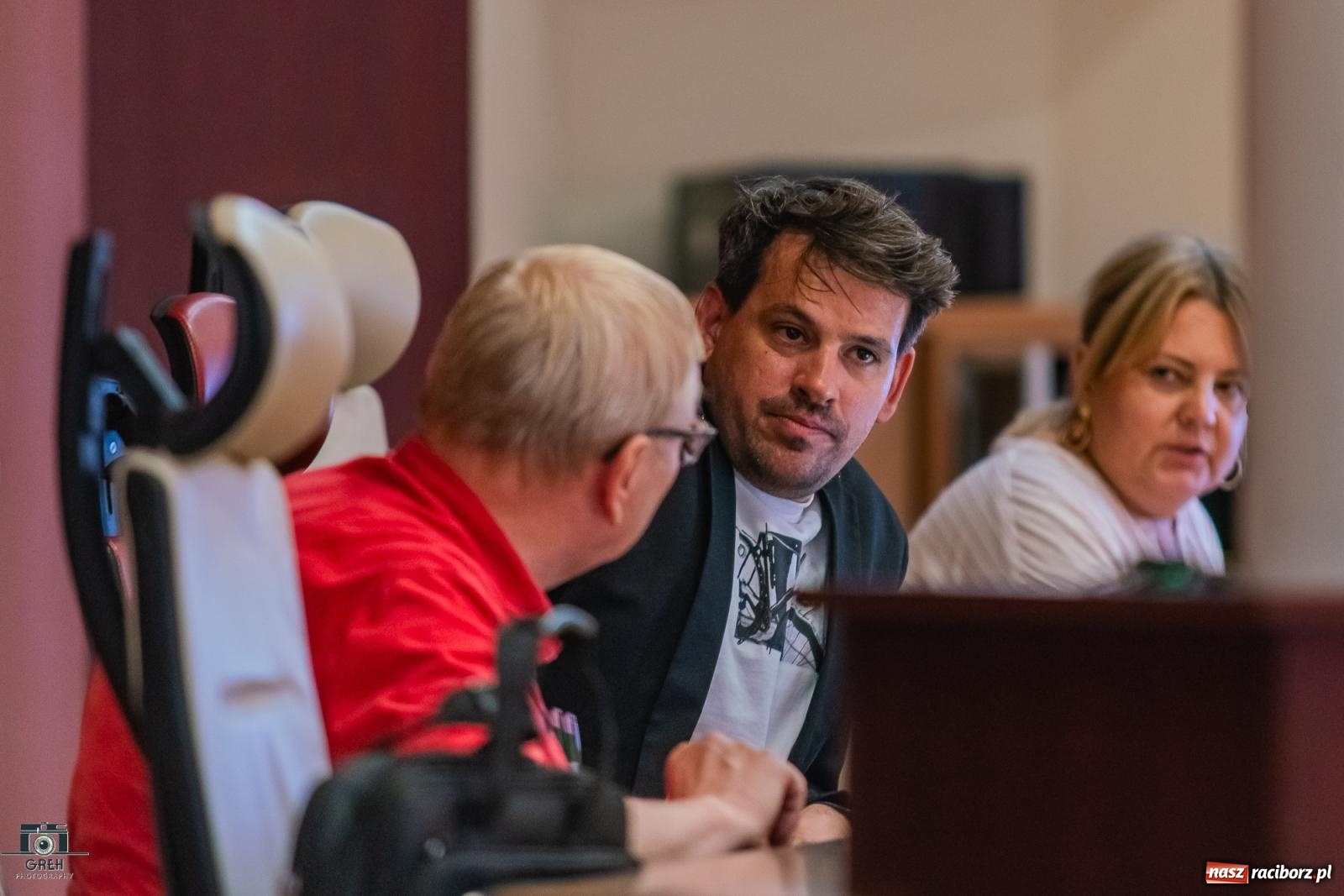 Zdjęcie w galerii na portalu naszraciborz.pl: Zamiast na oświetlenie kościoła, na podwyżki dla nauczycieli wiadomości z regionu