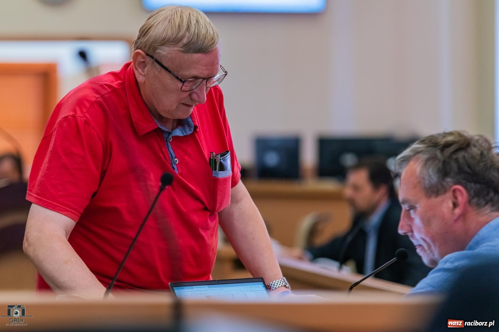 Zdjęcie w galerii na portalu naszraciborz.pl: Zamiast na oświetlenie kościoła, na podwyżki dla nauczycieli wiadomości z regionu