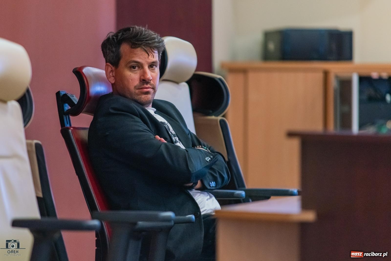 Zdjęcie w galerii na portalu naszraciborz.pl: Zamiast na oświetlenie kościoła, na podwyżki dla nauczycieli wiadomości z regionu