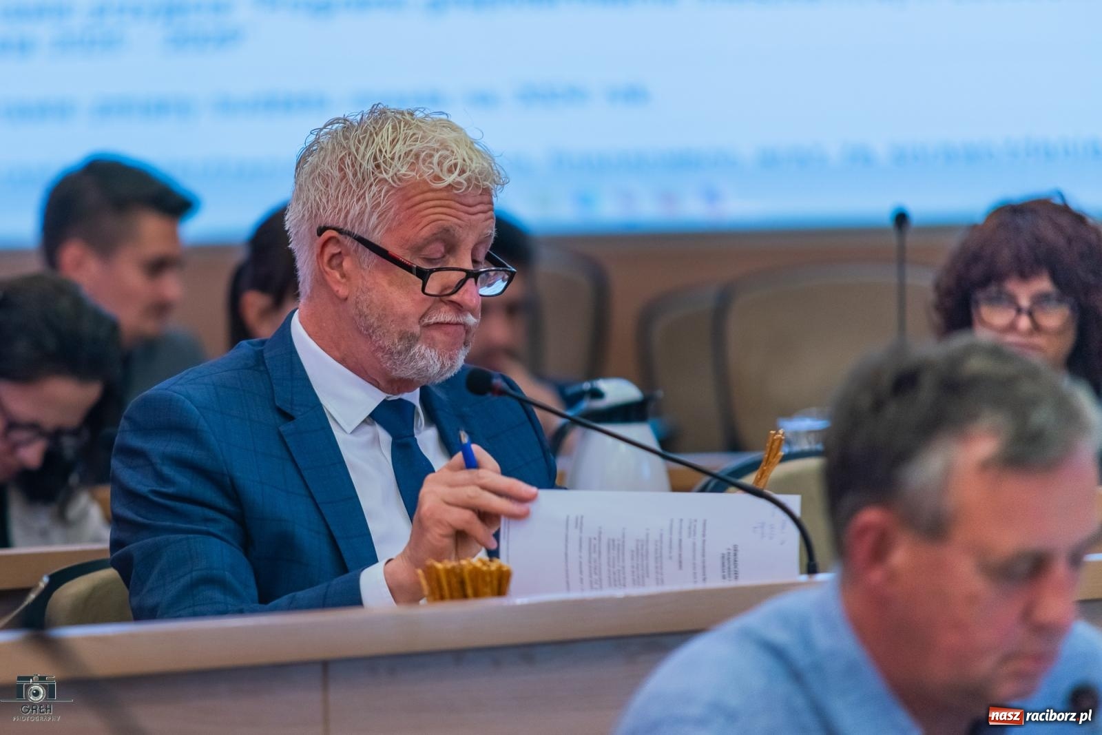 Zdjęcie w galerii na portalu naszraciborz.pl: Zamiast na oświetlenie kościoła, na podwyżki dla nauczycieli wiadomości z regionu