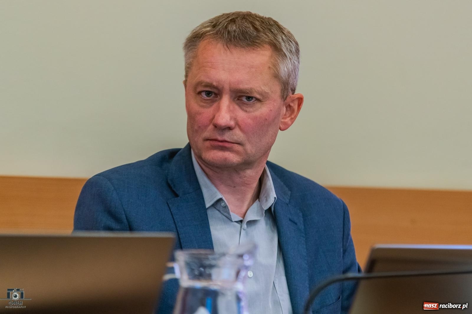 Zdjęcie w galerii na portalu naszraciborz.pl: Zamiast na oświetlenie kościoła, na podwyżki dla nauczycieli wiadomości z regionu